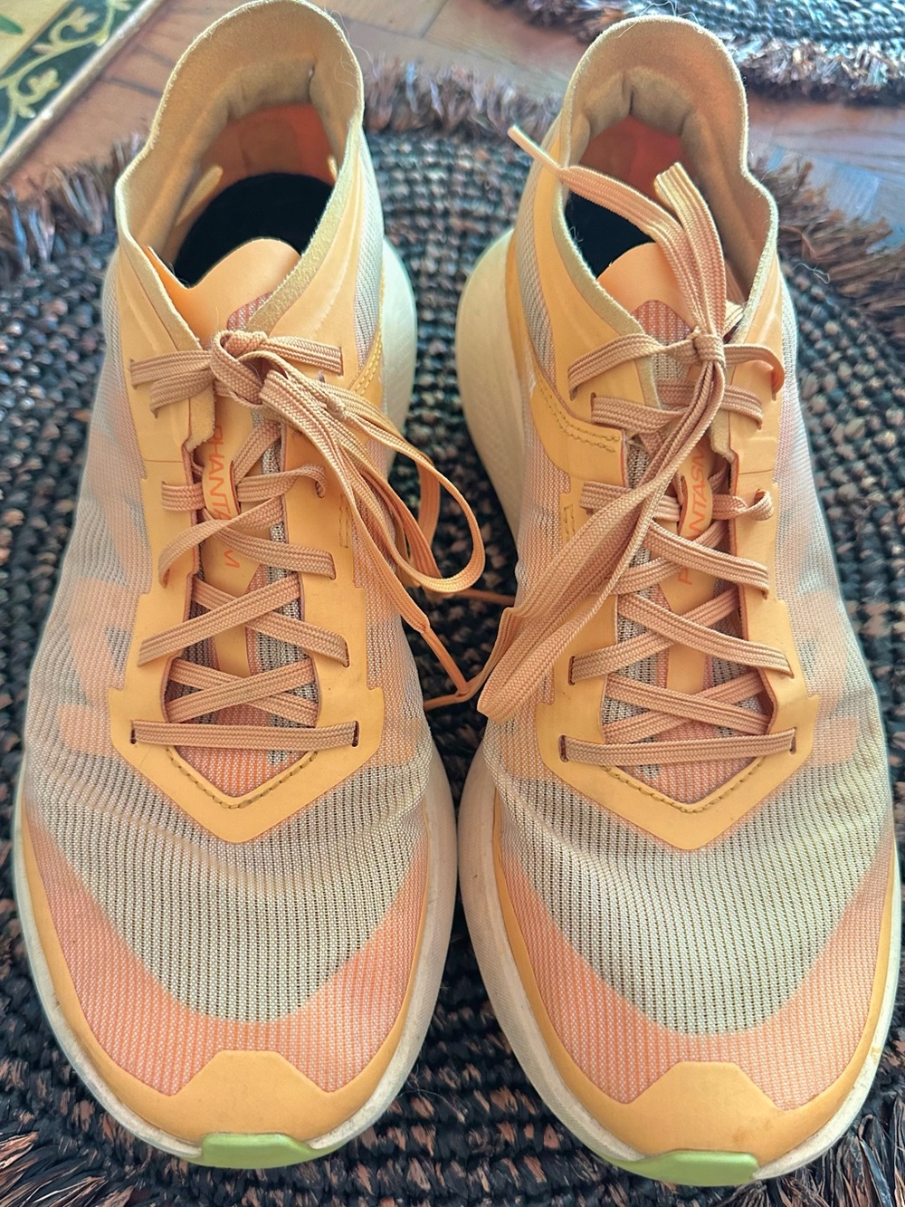 SALOMON Phantasm Blazing Orange Almond Cream Women’s 9 Run Crosstrain Walk